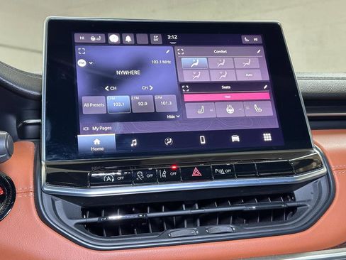 Certified 2023 Jeep Compass Limited image 38