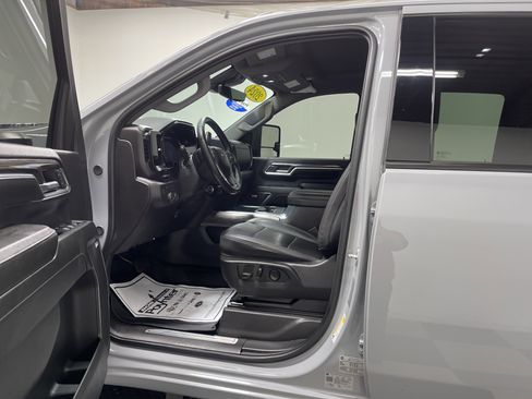 Used 2024 Chevrolet Silverado 2500 LTZ w/ LTZ Plus Package AWD/4WD image 9