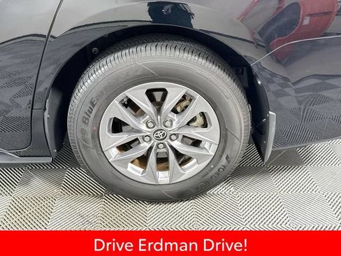 Certified 2025 Toyota Sienna XLE FWD image 4