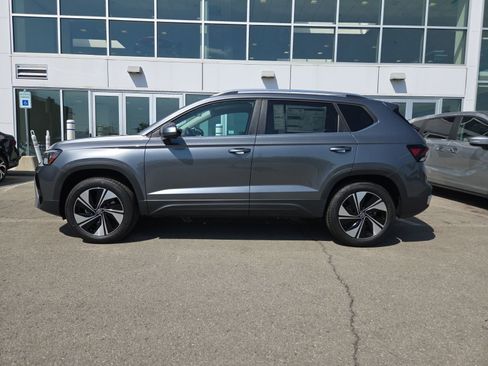 New 2026 Volkswagen Taos SE AWD/4WD image 8