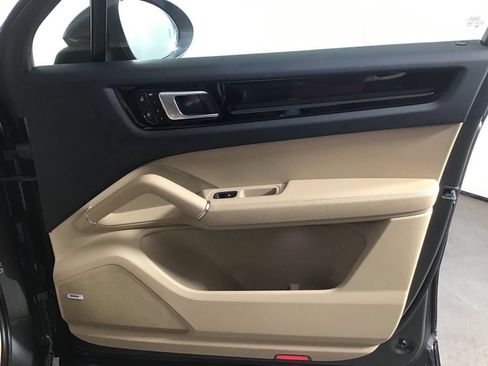 Certified 2022 Porsche Cayenne AWD/4WD image 19