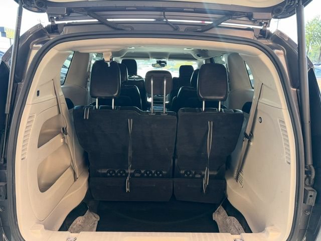Used 2023 Chrysler Pacifica Touring-L FWD image 16