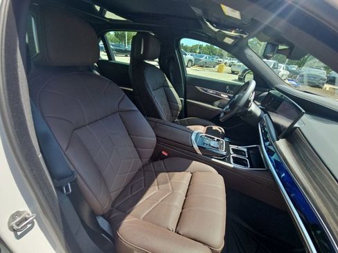 Used 2024 BMW 760i xDrive AWD/4WD image 20