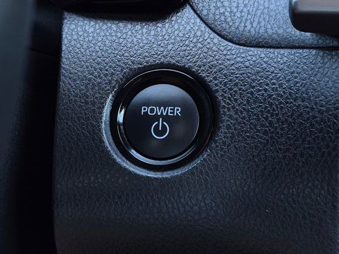 Used 2025 Toyota Camry SE FWD image 25