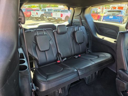 Used 2025 Chrysler Pacifica Select FWD image 25