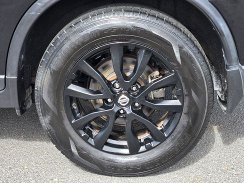 Used 2018 Nissan Rogue SV w/ Premium Package image 17