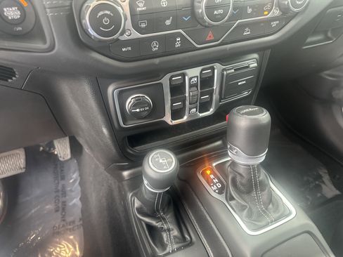 Used 2025 Jeep Gladiator Sport AWD/4WD image 36