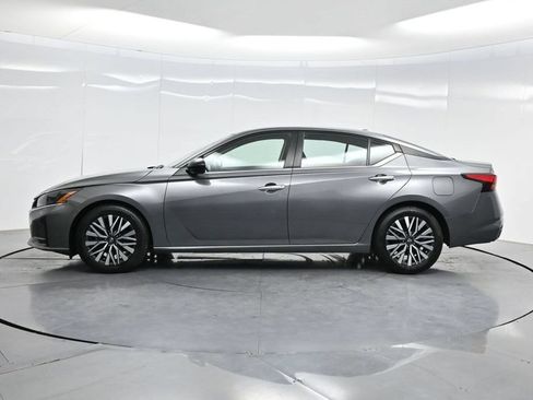 Used 2024 Nissan Altima 2.5 SV FWD image 40