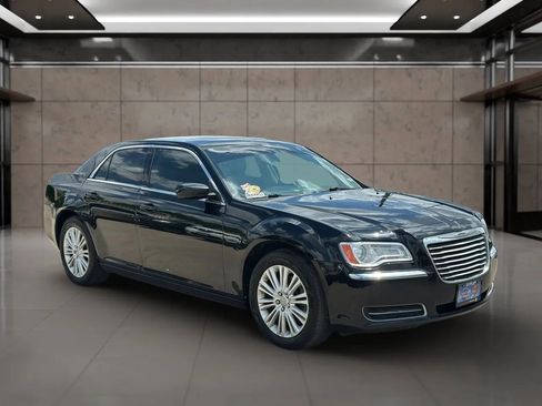 Used 2014 Chrysler 300 AWD image 18