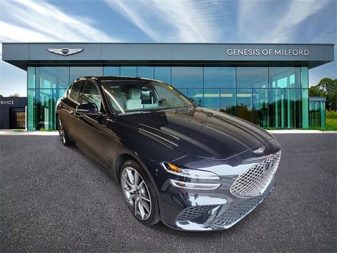 Used 2025 Genesis G70 2.5T image 3