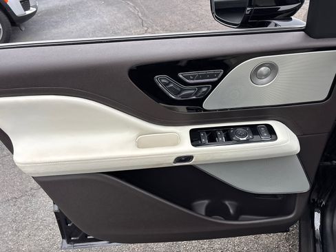 Used 2023 Lincoln Aviator Black Label w/ Dynamic Handling Package image 11