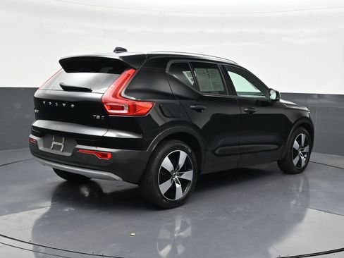 Used 2019 Volvo XC40 T5 Momentum image 5