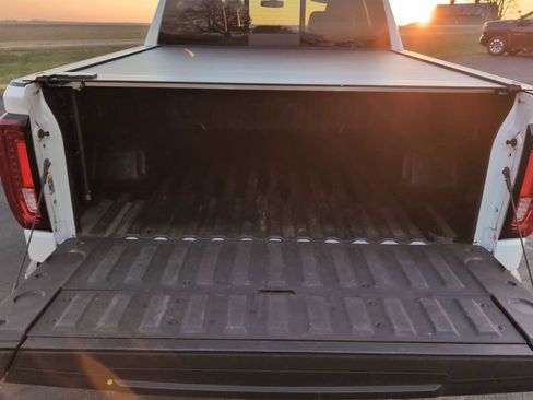 Used 2021 GMC Sierra 1500 SLT w/ SLT Premium Package image 24