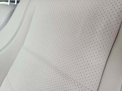 Used 2025 Mercedes-Benz GLE 450e 4MATIC image 18