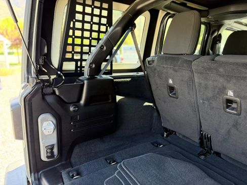 Used 2019 Jeep Wrangler Unlimited Sport AWD/4WD image 17