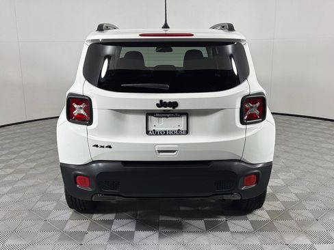 Used 2018 Jeep Renegade Altitude w/ UConnect 8.4 Nav Group AWD/4WD image 6