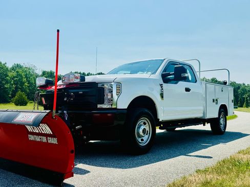 Used 2018 Ford F350 XL AWD/4WD image 1