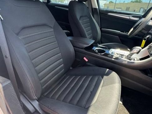 Used 2013 Ford Fusion SE FWD image 12
