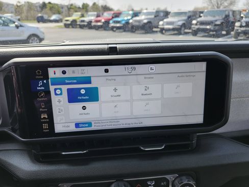 Used 2025 Jeep Gladiator Sport image 4