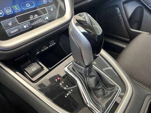 Used 2025 Subaru Outback Premium image 16