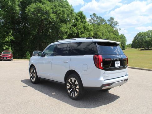 New 2026 Ford Expedition Platinum w/ Driver's Package AWD/4WD image 13