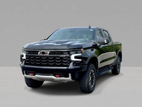 Used 2023 Chevrolet Silverado 1500 ZR2 w/ Technology Package AWD/4WD image 4