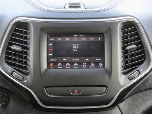Used 2019 Jeep Cherokee Latitude w/ Popular Appearance Group FWD image 20