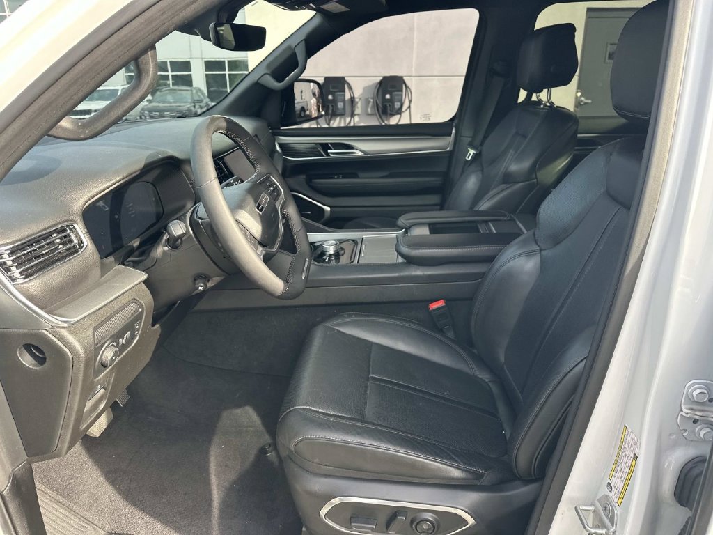Used 2023 Jeep Wagoneer Series II AWD/4WD image 18