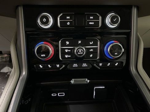 New 2024 GMC Yukon XL Denali w/ Advanced Technology Package image 16