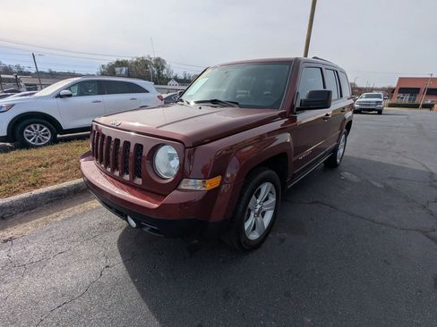 Used 2017 Jeep Patriot Latitude image 3