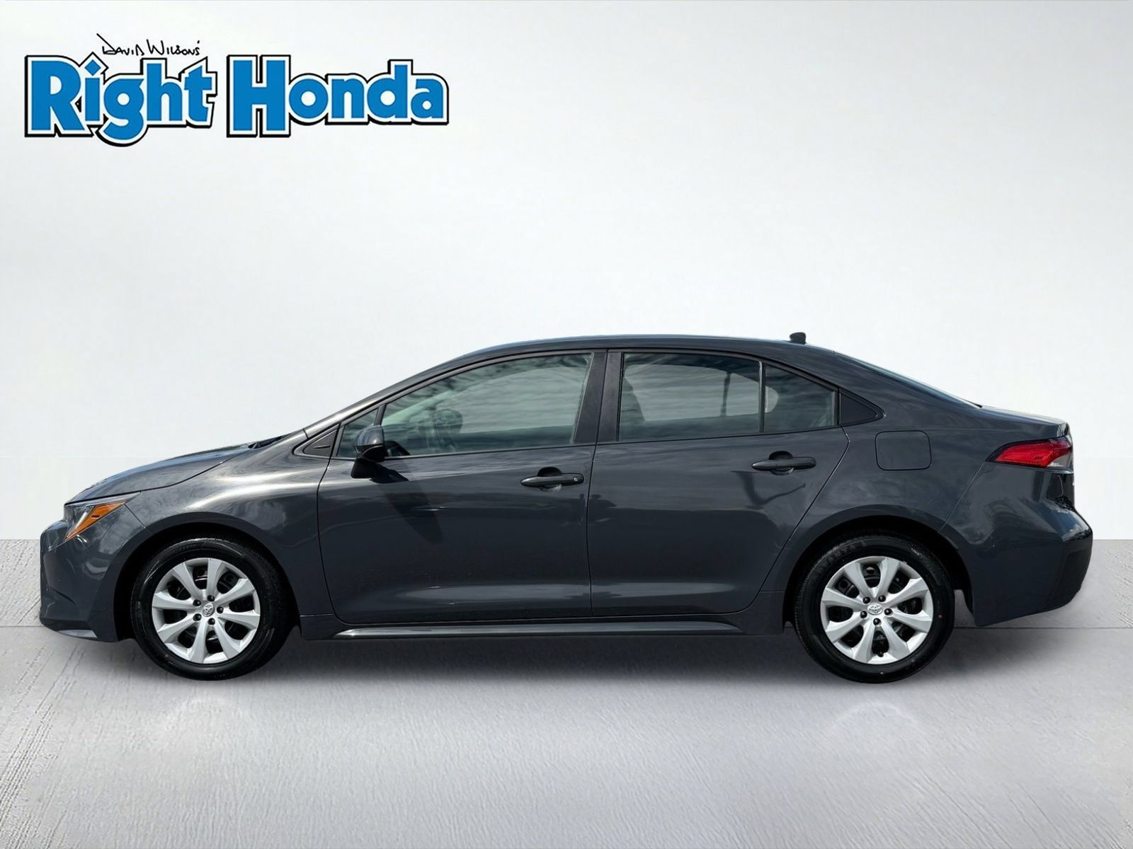 Used 2025 Toyota Corolla LE FWD image 3