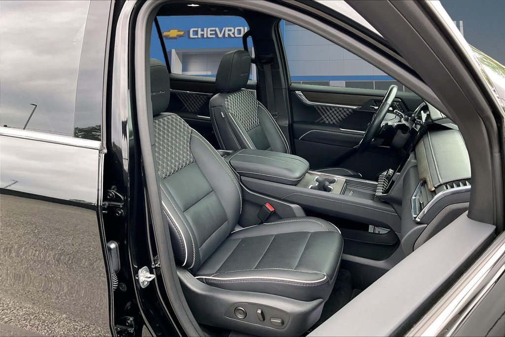 Used 2025 GMC Acadia Denali w/ Super Cruise Package FWD image 34