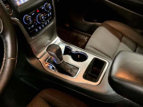 Used 2021 Jeep Grand Cherokee Laredo AWD/4WD image 16