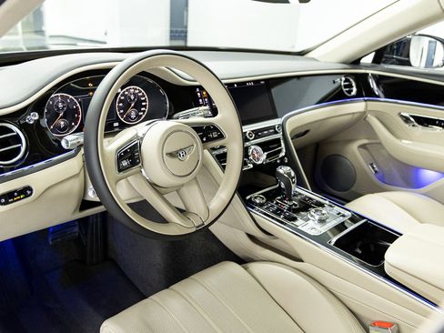 Used 2023 Bentley Flying Spur V8 image 23