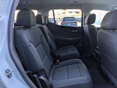 Used 2023 GMC Acadia SLE image 26