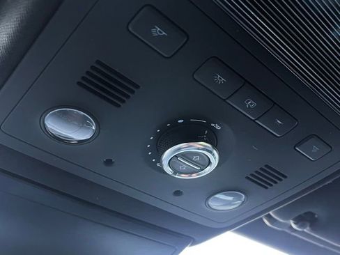 Used 2017 Volkswagen Touareg V6 image 42