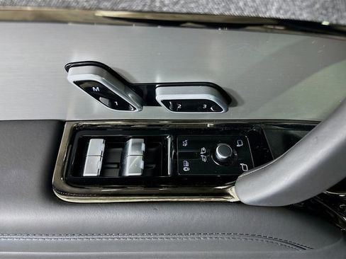 Used 2025 Land Rover Range Rover Sport SE image 19