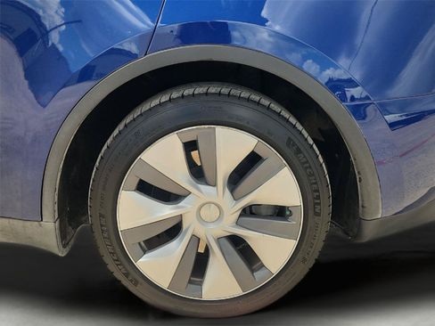 Used 2023 Tesla Model Y Long Range AWD/4WD image 32