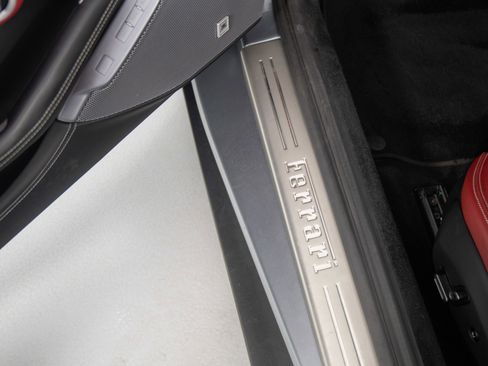 Certified 2019 Ferrari Portofino image 36