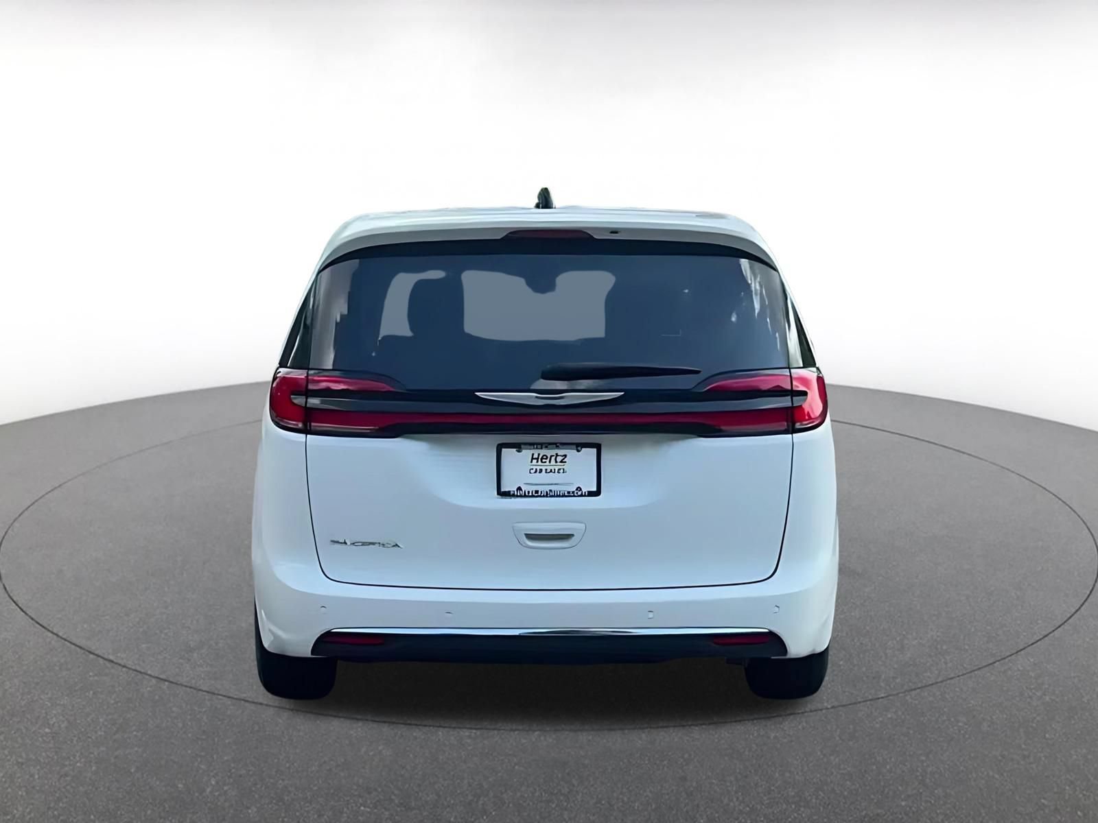 Used 2024 Chrysler Pacifica Touring-L FWD image 12