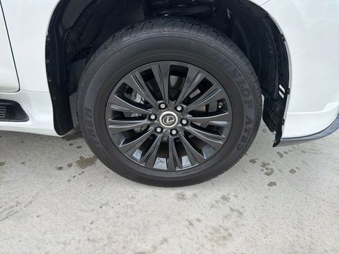 Used 2023 Lexus GX 460 Premium w/ Accessory Package AWD/4WD image 12
