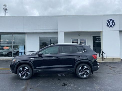 New 2024 Volkswagen Taos SE image 13