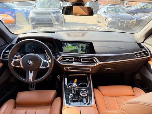 Used 2022 BMW X7 M50i w/ Executive Package image 18