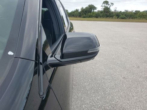 Used 2025 Buick Enclave Sport Touring image 21