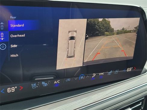 New 2025 Chevrolet Suburban Premier image 18