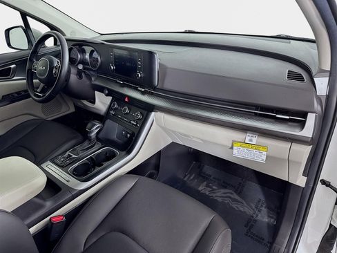 Used 2024 Kia Carnival LX image 27