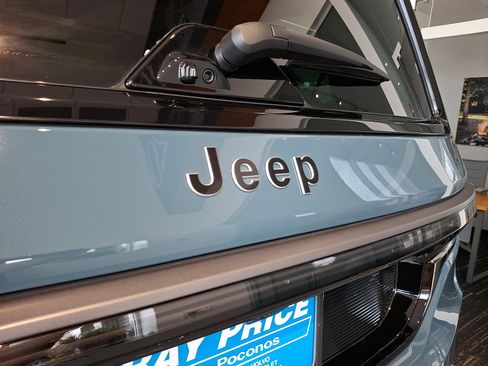 New 2026 Jeep Grand Wagoneer Summit AWD/4WD image 21