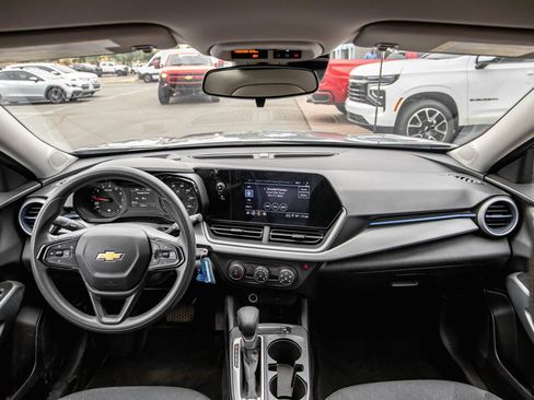 Used 2025 Chevrolet Trax LS FWD image 10