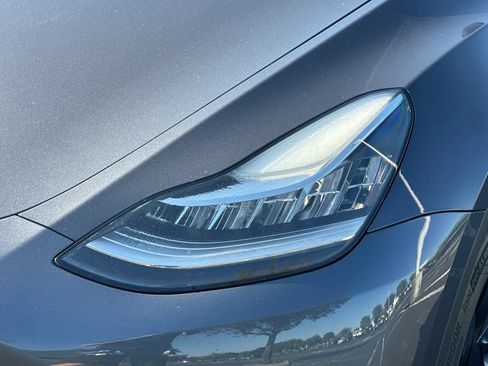 Used 2021 Tesla Model Y Long Range AWD/4WD image 49