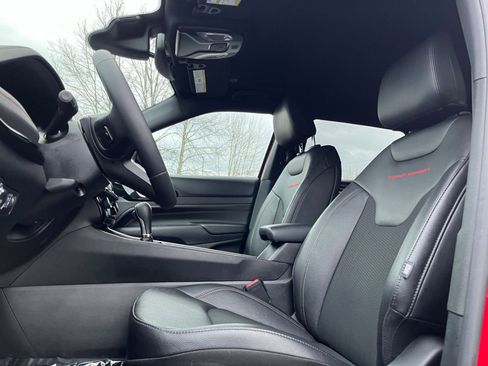 Used 2025 Jeep Compass Trailhawk image 27